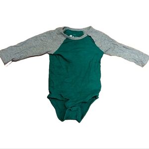 Primary long sleeved baseball bodysuit onesie, green and Heather grey, 12-18 Mo